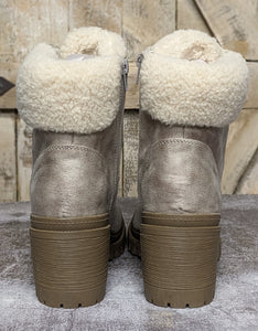 Very G Boots with the fur Alpine Cream with Faux Fur Collar