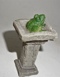 Fairy Garden mini accessories Birdbath with frog for doll house