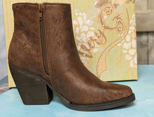 Load image into Gallery viewer, Very G Sophia Tan Western Style Boots with Floral Design