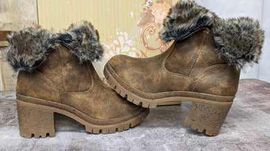Women's Winter brown Ankle Boot by Very G 