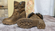 Load image into Gallery viewer, Women&#39;s Winter brown Ankle Boot by Very G &quot;North Park&quot; Foldable Faux Fur Collar