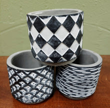 Load image into Gallery viewer, Mini modern design Black and White Succulent planter Pot