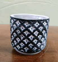 Load image into Gallery viewer, Mini modern design Black and White Succulent planter Pot