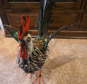 Large metal iron rooster - Amazing color and details Garden Decor Chicken Green wings out