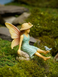 Fairy with a Bluebird perched on her foot l  MG308