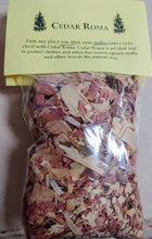 Load image into Gallery viewer, Cedar Chips - Cedar Aroma - Protect your Clothes against Moths