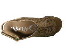 Load image into Gallery viewer, Liberty Tooled Wedge Woman&#39; Comfortable walking shoe in Nude