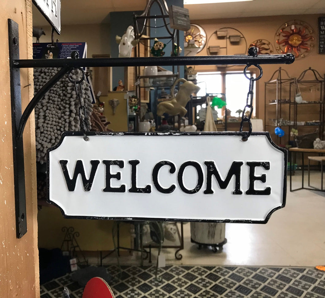 Hanging welcome sign with vintage look double-sided metal welcome sign