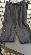 Load image into Gallery viewer, Women&#39;s Black Capri Pant  100% Cotton