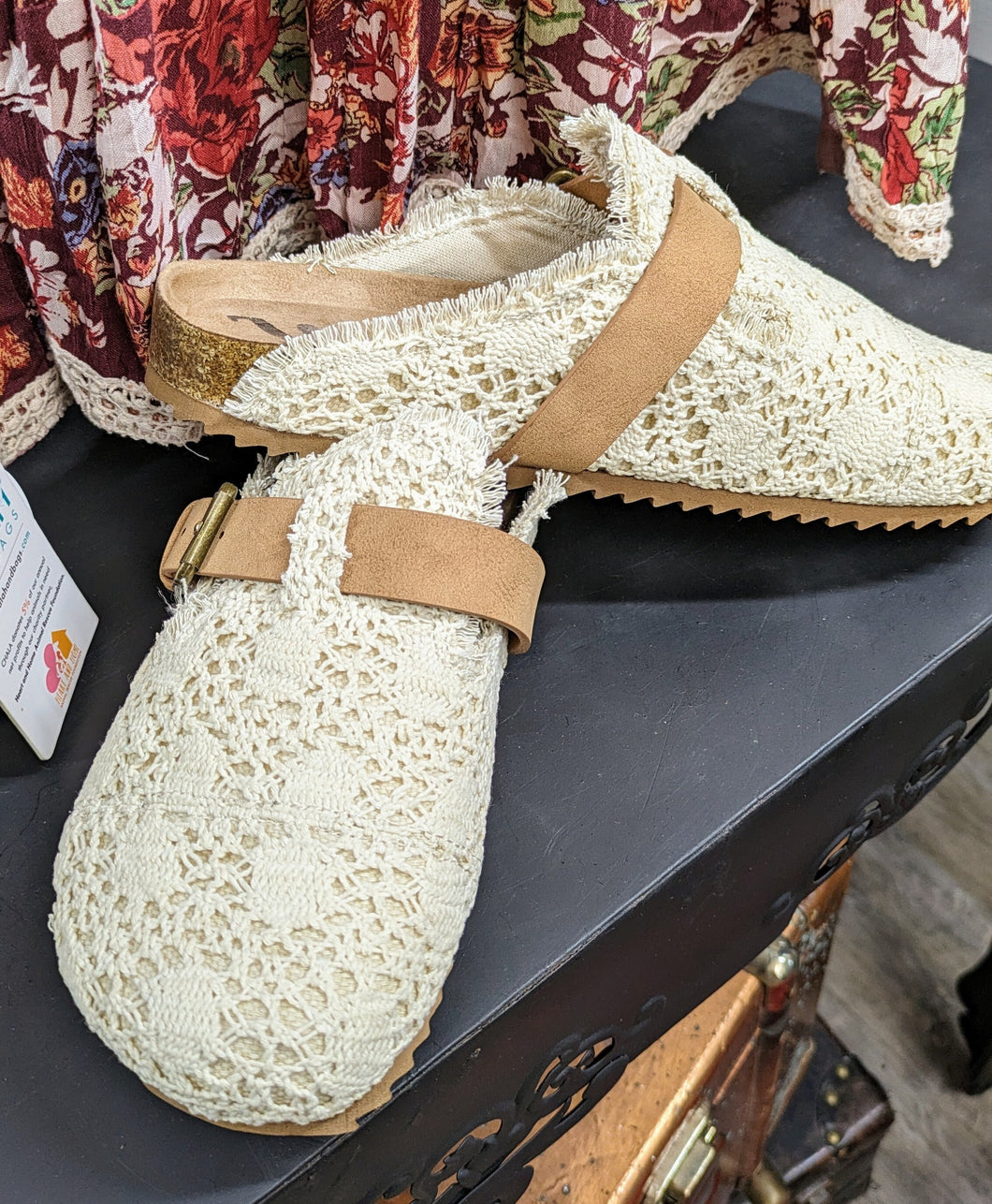 Lace Slip on Slide Woman's Cream Shoe Very G