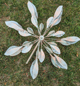 Green  Kinetic Leaf Wind Spinner spins Both Directions Sassafras