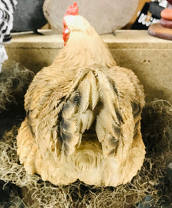 Discounted Brown Hen chicken large and lifelike resin indoor outdoor AS IS Hen lover's gift