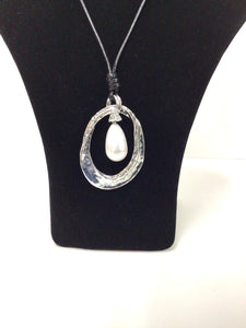 Oval and Drop Pearl Pendant Necklace