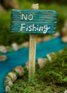 FAIRY GARDEN – RESIN – ‘NO FISHING’ SIGN | MG4297| 2.5” T | LIGHT TAN, TREE LIMB CARVED INTO A SIGNPOST/2 TEAL, WOODEN BOARDS ATTACHED AT TOP – ‘NO FISHING’ IN WHITE | ON MOSS, NEXT TO A ROCK-OUTLINED, LIGHT BLUE CREEK.